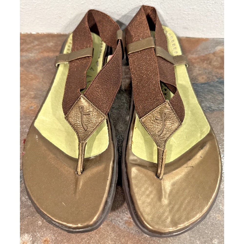 NWOB Earth Womens 7B Bronze Leather Elastic Strap Thong Comfort Sandals